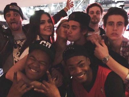 Hailey Baldwin Kisses Justin Bieber, See Pic!