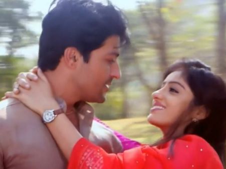 Diya Aur Baati Hum: Sandhya Is Back Home; Hides Something!