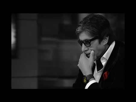 Awww! Aishwarya Rai Hugs Amitabh After Watching Shamitabh!