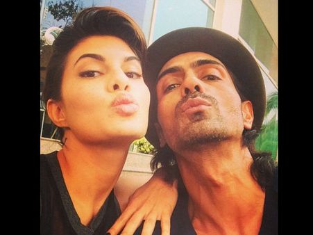 Check Jacqueline Fernandez-Arjun Rampal's Kissing Pout (Pic)