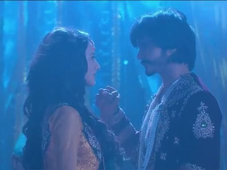 Salim Hallucinating About Anarkali On Jodha Akbar!