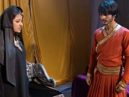 Jodha Akbar: Anarkali Kidnapped; Salim In Dilemma
