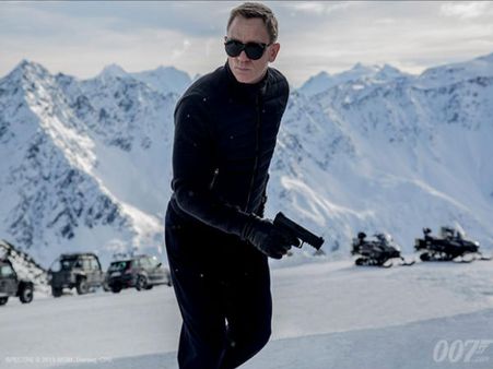 Daniel Craig's Look As Bond In 'Spectre', Watch Behind The Scenes Clip