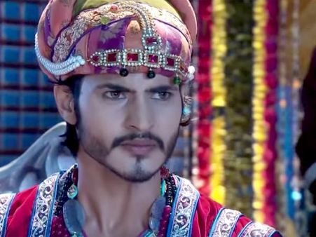 Jodha Akbar: Man Bai Requests Salim To Help Anarkali