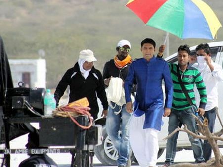 Kapil Sharma Mobbed By 8000 Fans In Rajasthan!