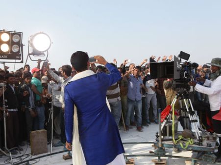 Photos: Kapil Sharma Gets Mobbed By 8000 Fans In Rajasthan