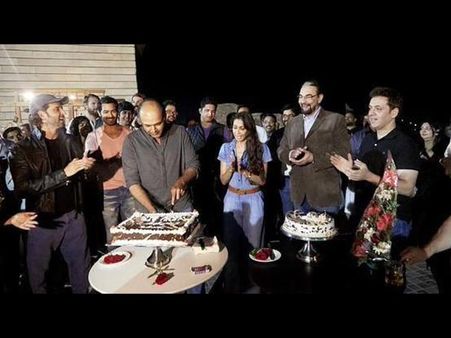 Pics: Hrithik Roshan Dances At Ashutosh Gowarikar Birthday Bash