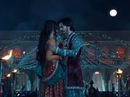 Jodha Akbar: Salim Confesses His Love To Anarkali