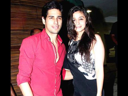 Sidharth Malhotra-Alia Bhatt Leave Photographers Surprised