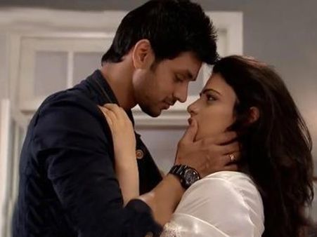 Meri Aashiqui Tum Se Hi: Ishaani To Finally Kiss Ranveer!