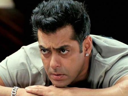 Pics: Salman Khan Celebrates Sooraj Barjatya's Birthday On PRDP Set