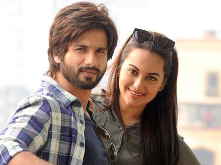 Shahid Kapoor's Birthday: Sonakshi Sinha Hides From Cameras?