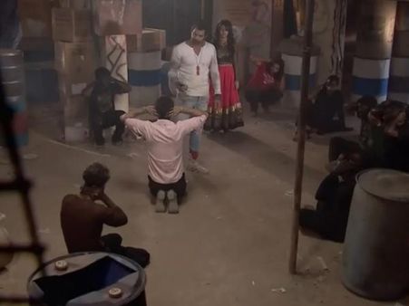 Kumkum Bhagya: Will Neel Set Pragya-Abhi Free To Save From Police?