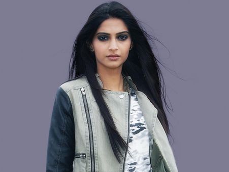 OMG! Sonam Kapoor With Swine Flu Symptoms; Hospitalized...