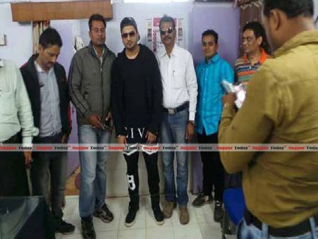 Police Turns Honey Singh's Interrogation Into Photo-Shoot