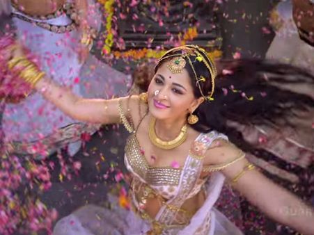 CONTROVERSY-Rudhramadevi Dialogues Targets Telangana Fans?