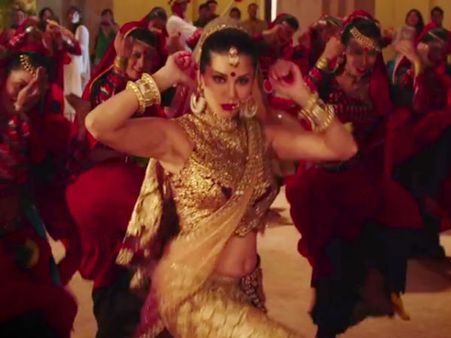 Sunny Leone's Lehenga Made Her Uneasy On Ek Paheli Leela Sets