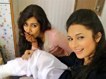 Yeh Hai Mohabbatein's Ishima, Divyanka Tripathi's Leg Fractured! [Photos]