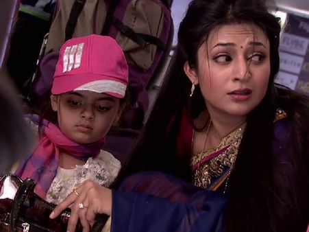 Oh No! Yeh Hai Mohabbatein's Shagun To Find Ishita And Ruhi In Mihika's House!