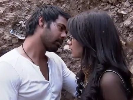 OMG! Abhi And Pragya To Fall Off Cliff In Kumkum Bhagya?