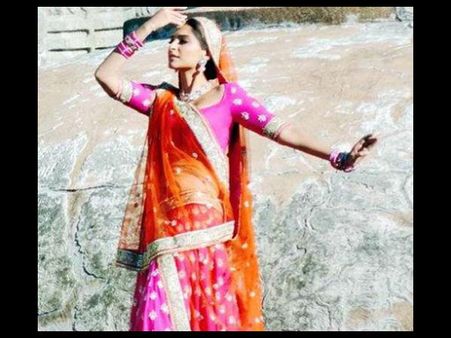 Pics: 'Princess' Sonam Kapoor At Prem Ratan Dhan Payo Sets