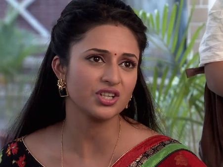 Yeh Hai Mohabbetein: Ishita Fails To Convince The Shrewd Lawyer