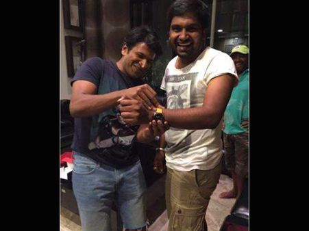 A Gratitude Moment: Puneeth Gifts A Watch To Pawan Wadeyar!