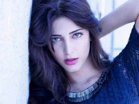 CHECK OUT: Shruti Haasan's Clever Moves To Escape From Criminal Case