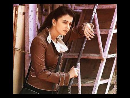 Aishwarya Rai Bachchan All Set To Deliver Hard-Hitting Dialogues In Jazbaa