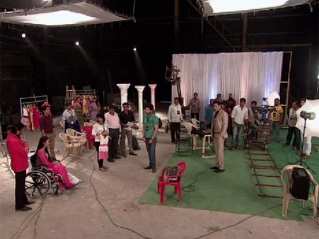 Yeh Hai Mohabbetein: Raman And Ishita Protect Ruhi In Ad Shoot