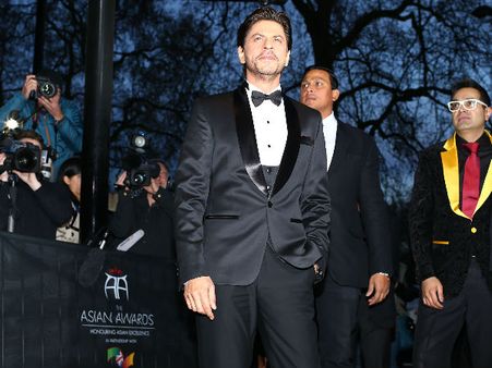 Shahrukh Wins Asian Award In London