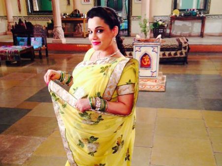 Diya Aur Baati Hum’s Meenakshi Aka Kanika Maheshwari Back To Work!