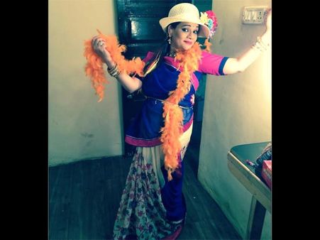 Diya Aur Baati Hum: Meenakshi Back From Abroad In Hawa Hawai Style!