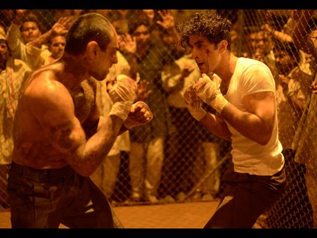 Ranbir Kapoor Finds A Fighter Friend On Bombay Velvet Sets