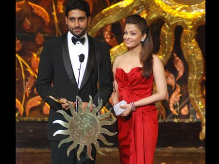 Aishwarya Rai Bachchan To Attend amFAR Gala At Cannes 2015