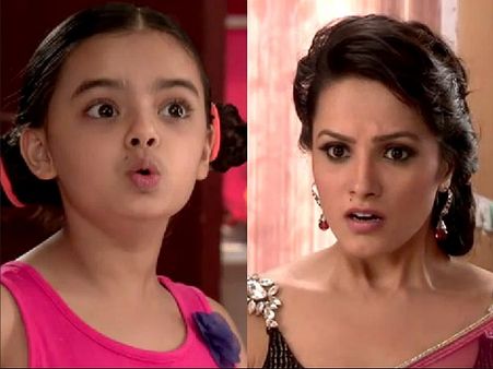 Yeh Hai Mohabbatein: Ruhi Stops Shagun From Stealing!