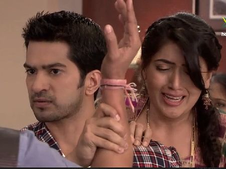 Yeh Hai Mohabbatein: Subbu Hit Param, Saved Simmi, Ananya!