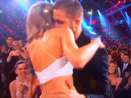 Billboards 2015: Taylor Swift & Calvin Harris Kiss Post 'Bad Blood' Premiere