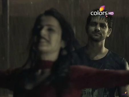 Why Shakti Arora Is Uncomfortable On Meri Aashiqui Tum Se Hi Sets?