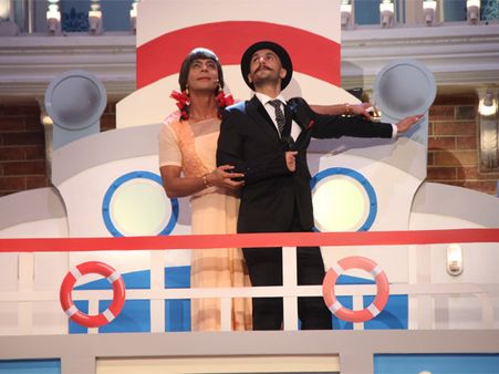 When Gutthi And Ranveer Singh Gave Titanic Pose On Comedy Nights With Kapil!