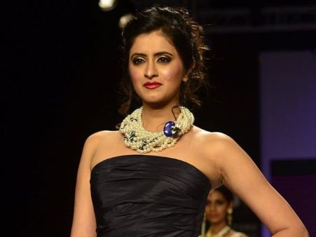 Yeh Hai Mohabbatein's Mihika Verma Gets Sleaze On Facebook, Upset