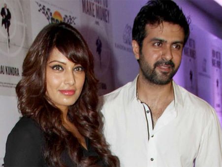 Bipasha Basu Snubs Ex-Beau Harman Baweja