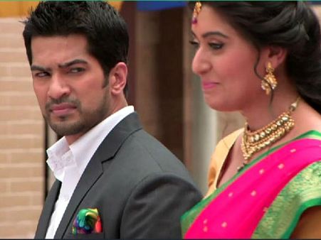 Yeh Hai Mohabbatein: Ishita Saves Simmi From Subbu!