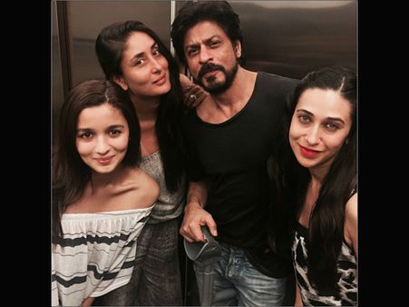 Pictures: Shahrukh Khan Missed IIFA 2015, Partied With Alia Bhatt, Kareena & Karisma Kapoor