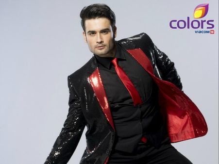 OMG! Vivian Dsena Injured On Jhalak Dikhhla Jaa 8 Promo Sets!