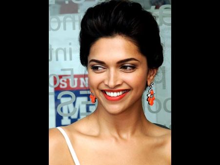 Deepika Padukone Gets Voted Both Best And Sexiest Actress Of India