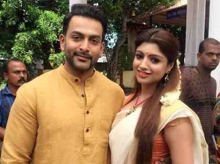 Akansha Puri Joins Amar Akbar Anthony