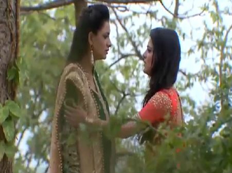 Meri Aashiqui Tum Se Hi: Ritika Bribes Priest; Prepones Marriage; Asks Ishaani To Stay Away From RV!