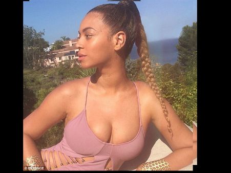 Beyonce Looks Flawlessly Hot In A Busty Bikini Pic