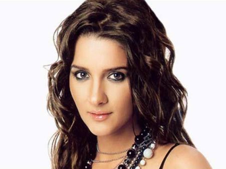 Shruti Seth Trolled For Commenting On ‘SelfieWithDaughter'; Reacts Humorously-Read Tweets